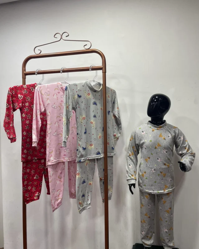 Pijama suede INFANTIL 

💰R$32,99

SEM MÍNIMO DE PEÇAS PARA COMPRAS FEITAS
DIRETAMENTE NA LOJA!😉

• Aumente sua renda, venha ser uma revendedora da
Bella Flor!🌸

📌Nosso endereço:
Rua dos Andradas, 1560 - loja 1226
12° Andar da Galeria Malcon
Centro Histórico
Porto Alegre-RS
☎️(51) 3325-0245