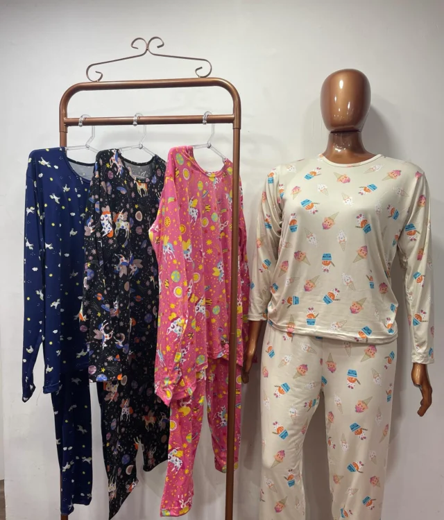 PIJAMA PLUS SUEDE🍦

💰R$54,99

TAM: G1, G2 e G3

SEM MÍNIMO DE PEÇAS PARA COMPRAS FEITAS
DIRETAMENTE NA LOJA!😉

• Aumente sua renda, venha ser uma revendedora da
Bella Flor!🌸

📌Nosso endereço:
Rua dos Andradas, 1560 - loja 1226
12° Andar da Galeria Malcon
Centro Histórico
Porto Alegre-RS
☎️(51) 3325-0245