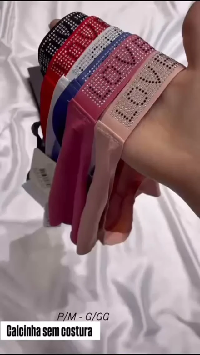 Aquele toque de brilho que não pode faltar no seu dia! ✨💎

Nossa Calcinha Sem Costura une o conforto absoluto do tecido com o glamour do cós em strass. É a peça perfeita para quem quer se sentir poderosa e confortável ao mesmo tempo!

•apenas 6,99!!
• Detalhes: Escrita “LOVE” em strass que brilha muito! ✨
• Tamanhos: P/M e G/GG
• Cores: Uma mais linda que a outra 

#LingerieComBrilho #ModaFeminina #CalcinhaSemCostura #Strass #LoveLingerie ConfortoEDetalhes